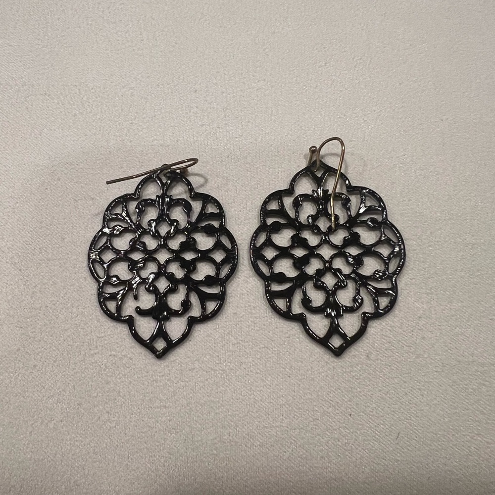 Elegant Black Filigree Earrings